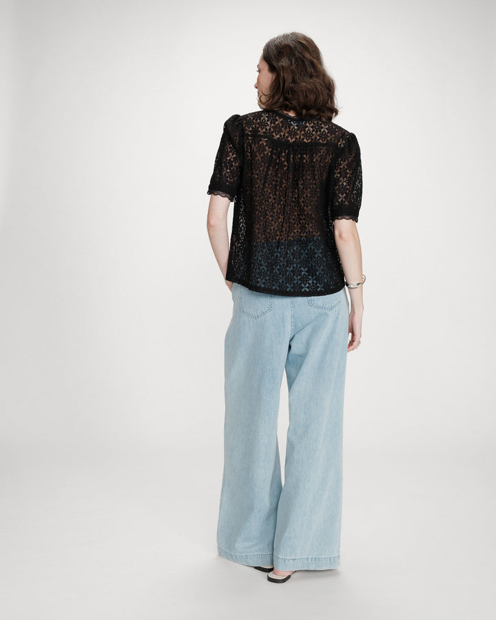 Blouse en dentelle col V manches courtes noir Vicky