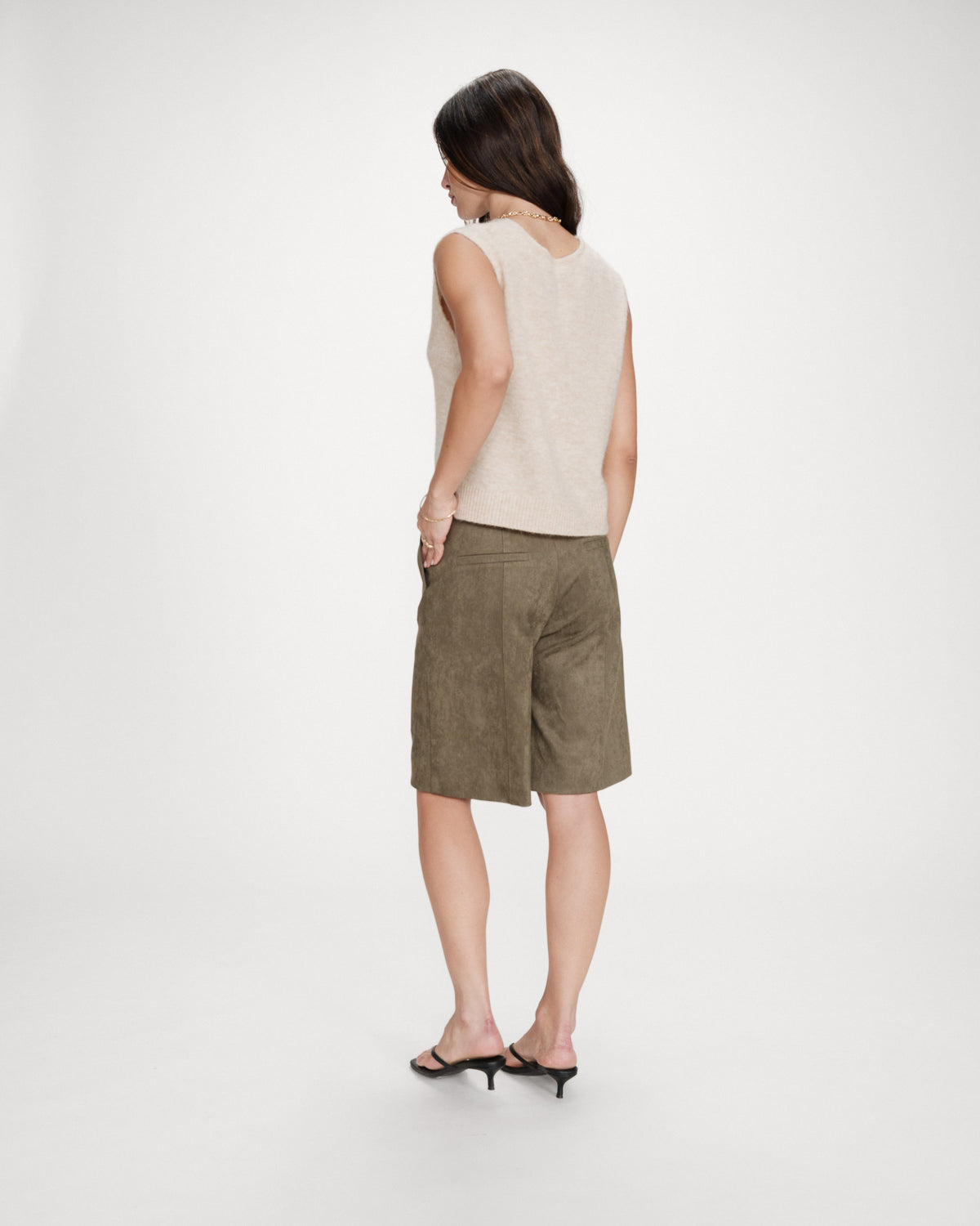 Sleeveless V-neck cardigan with buttons sable Nars