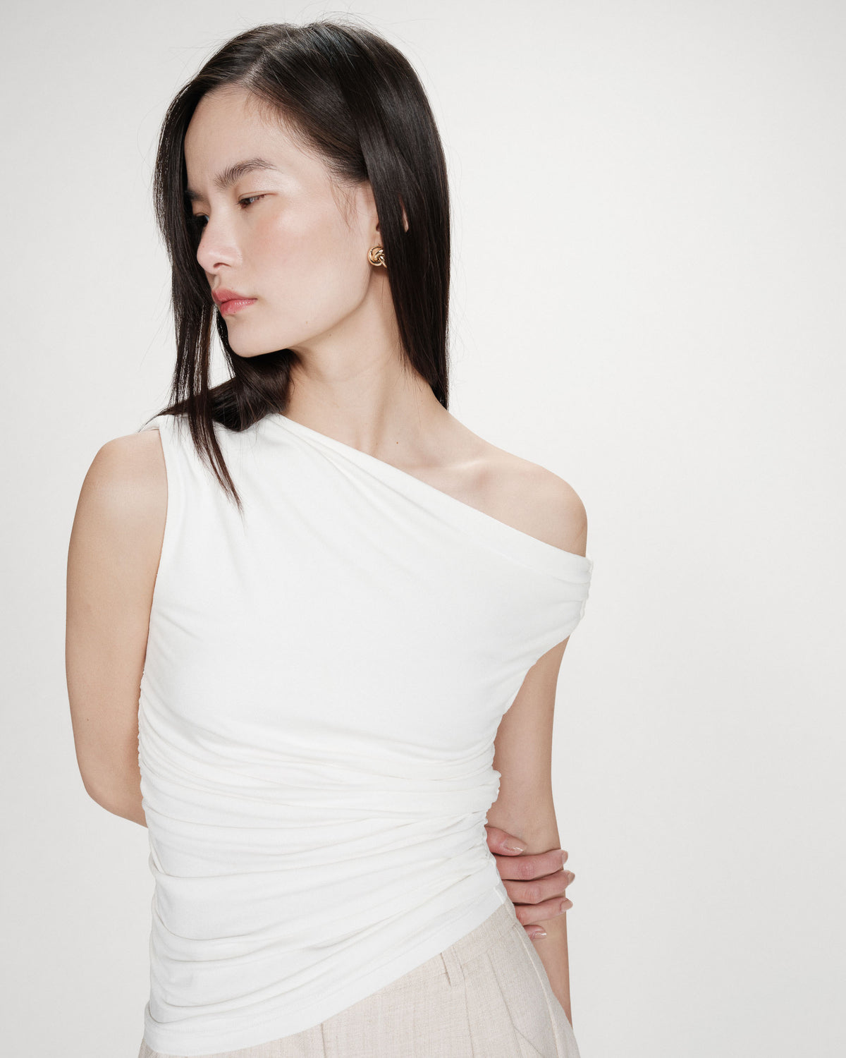 Fitted asymmetric draped top ivoire Vodia