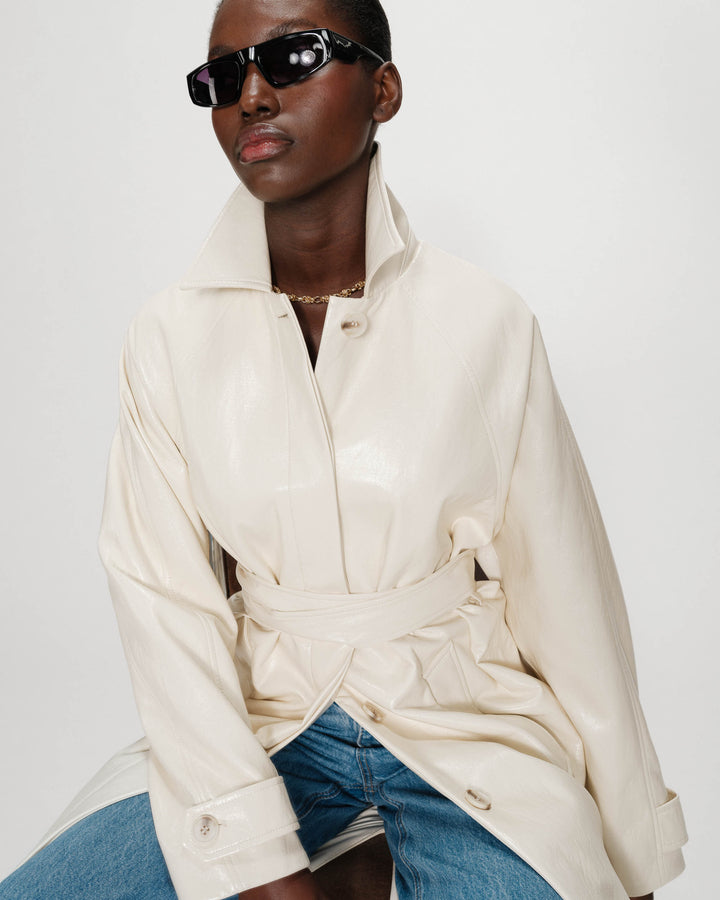 Long belted vinyl trench coat vanille Velours