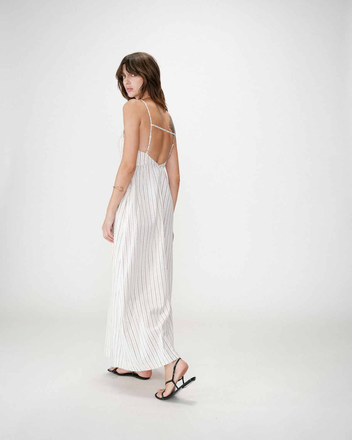 Robe longue rayée dos nu à fines bretelles sable Wyna