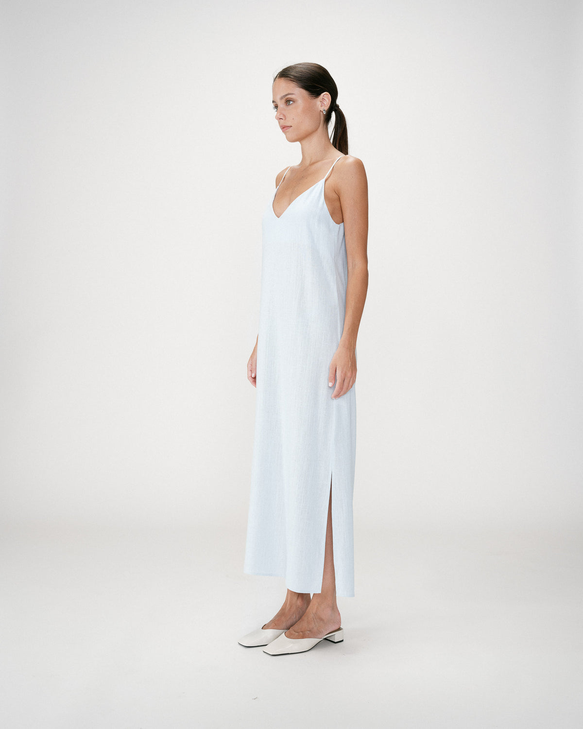 Vestido largo de lino escote V ciel Wendra