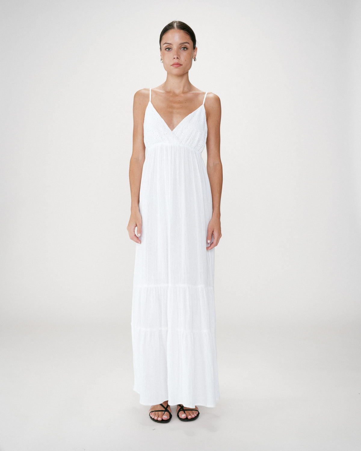 Flowing long cotton V-neck dress with straps white Wynora