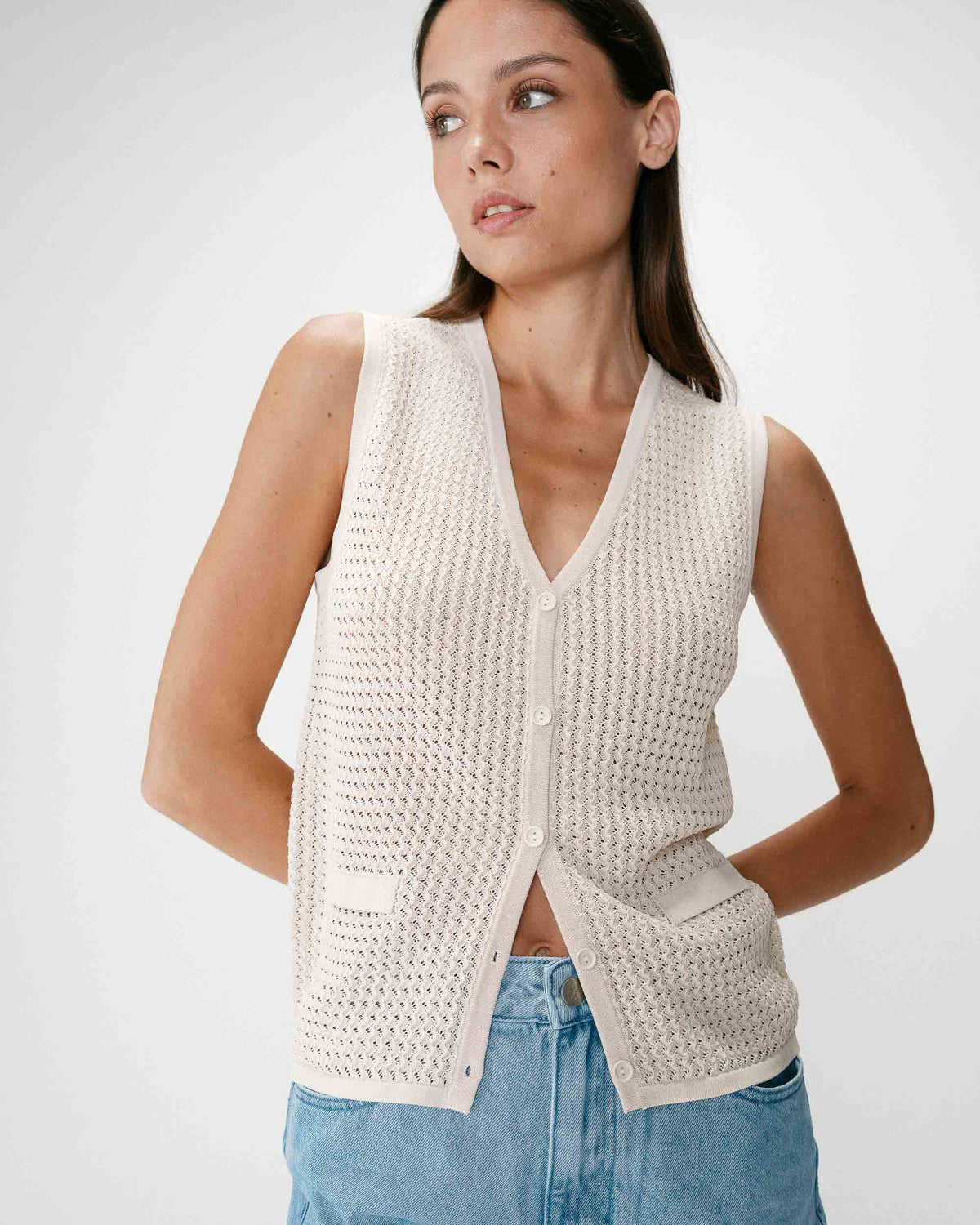 Cardigan en maille ajourée col V sans manches beige Wayne