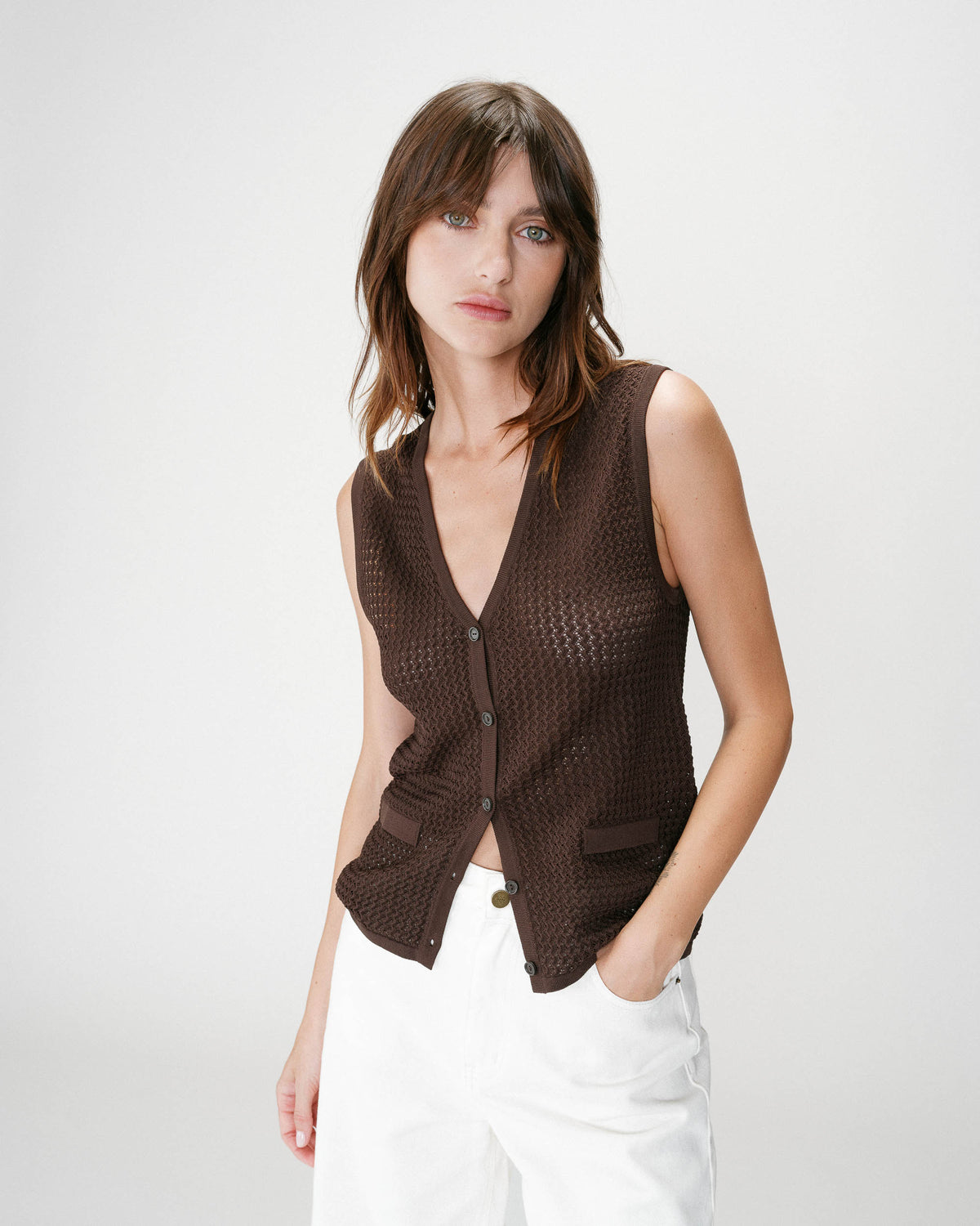 Cardigan en maille ajourée col V sans manches chocolat Wayne