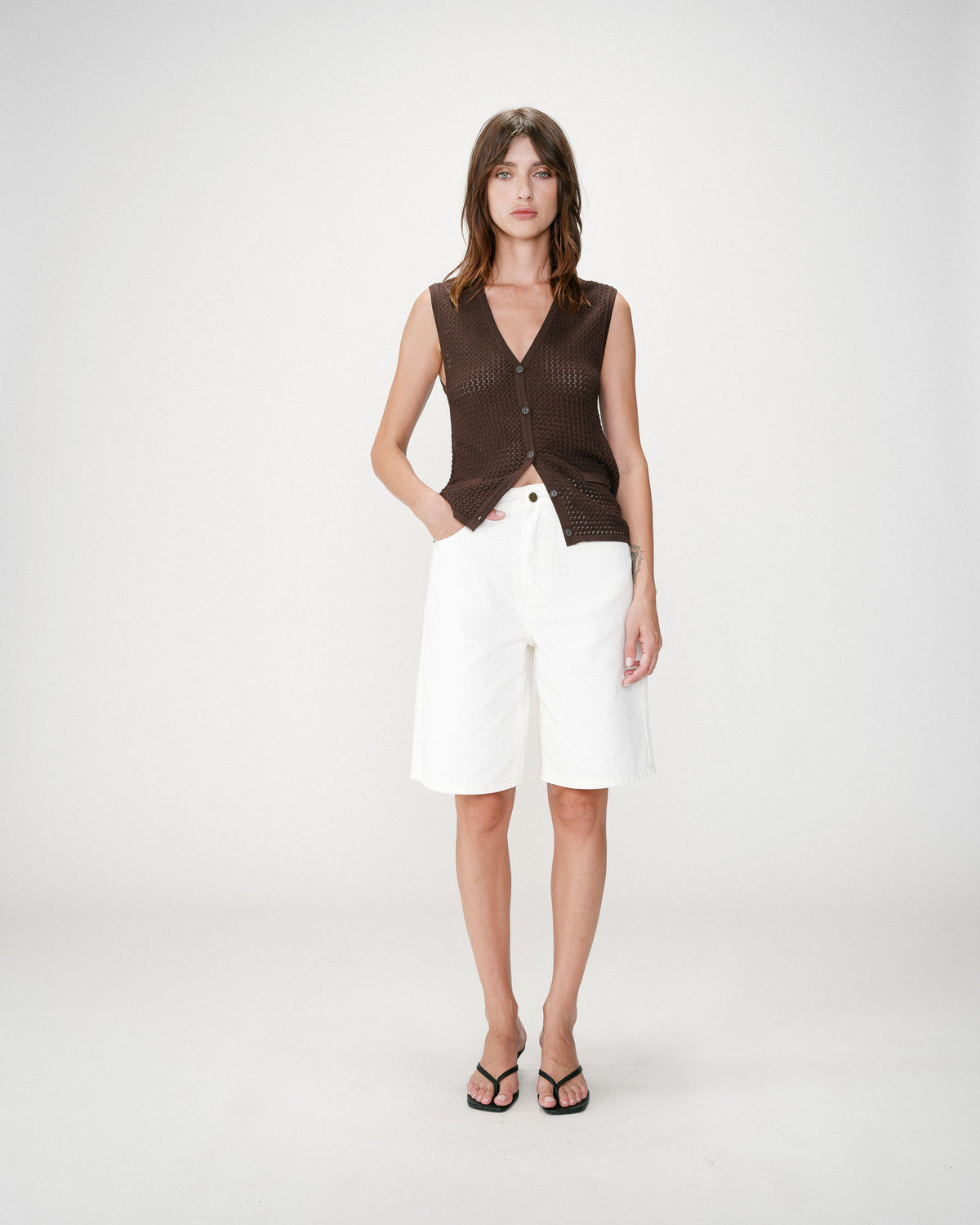 Cardigan en maille ajourée col V sans manches chocolat Wayne