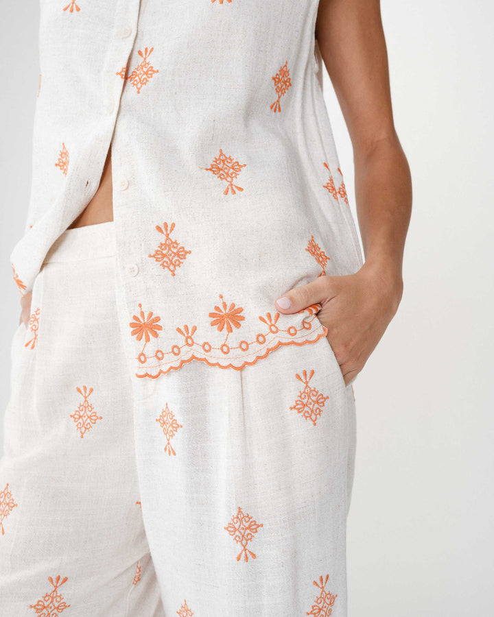 Chemise sans manches à motifs brodés orange Wisenna