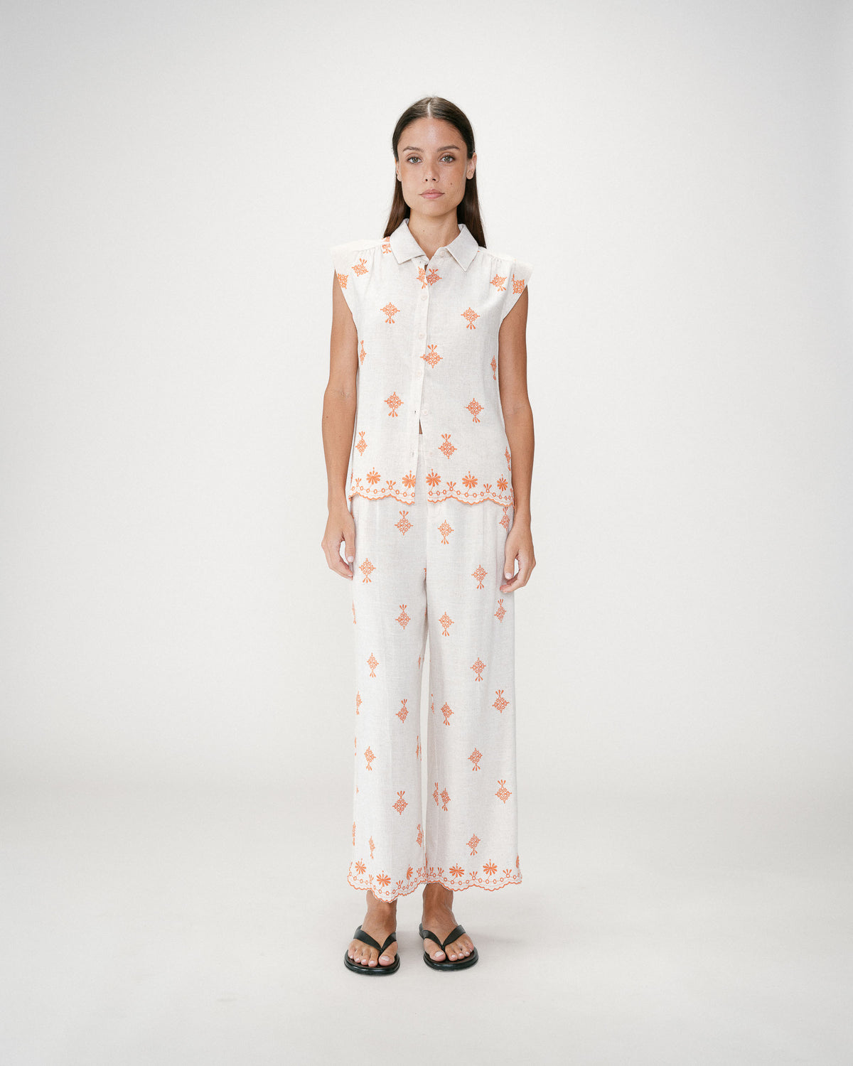 Chemise sans manches à motifs brodés orange Wisenna