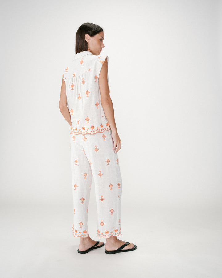 Chemise sans manches à motifs brodés orange Wisenna