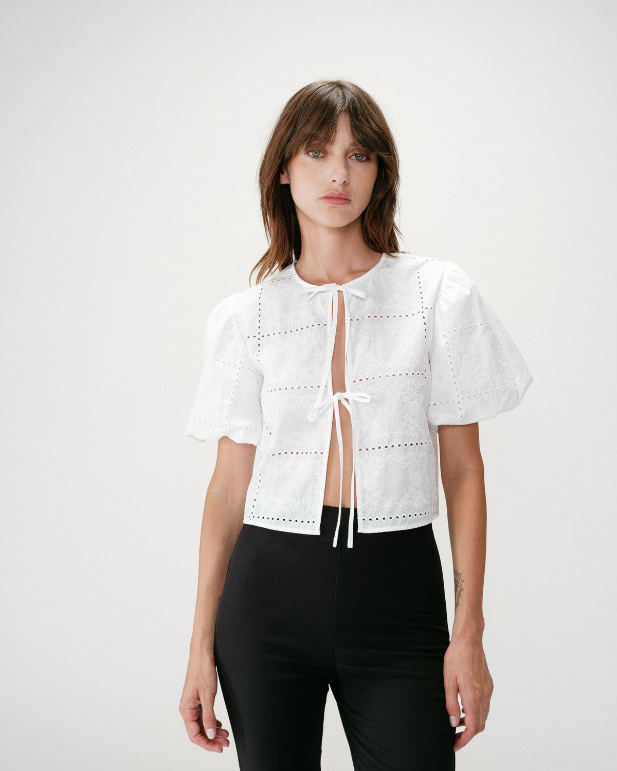 Blouse brodée à nouer manches ballon white Wylette