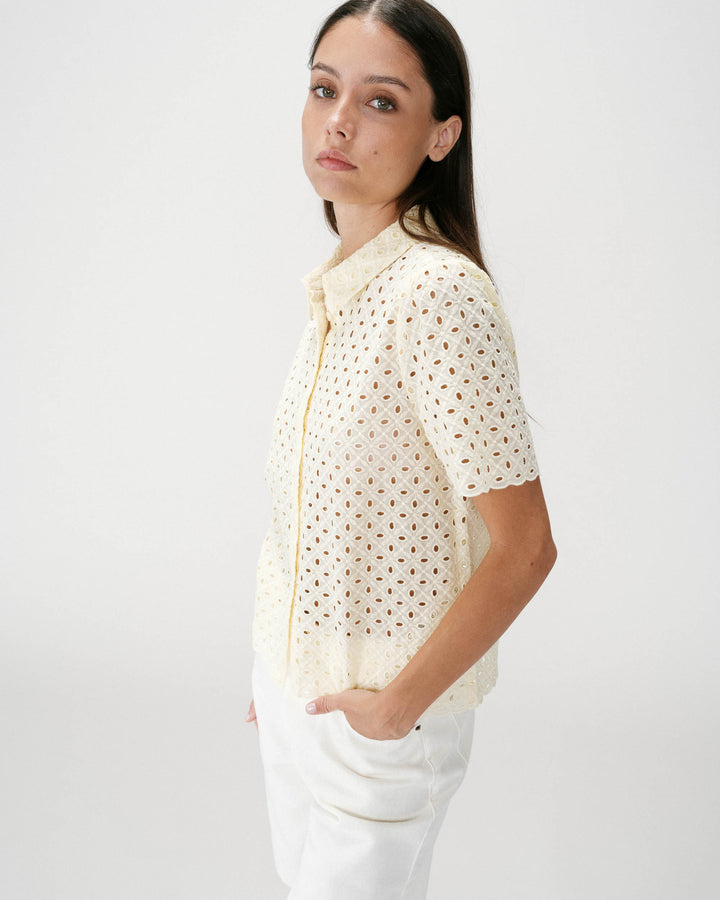 Chemise en dentelle manches courtes jaune Waverine