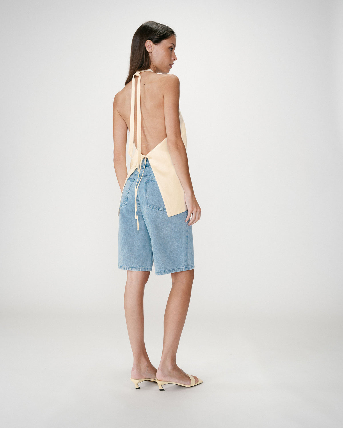 Linen V-neck backless top with tie jaune Wise