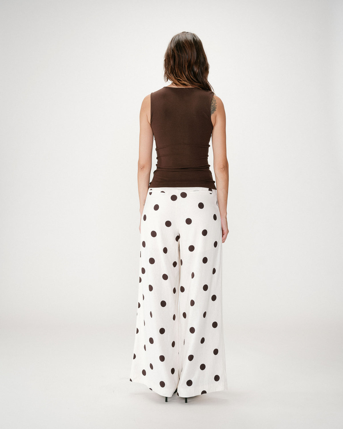 Top drapé asymétrique sans manches chocolat Wagner