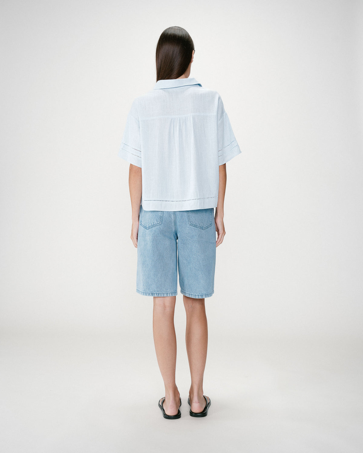 Loose short sleeve shirt with lace details ciel Winka