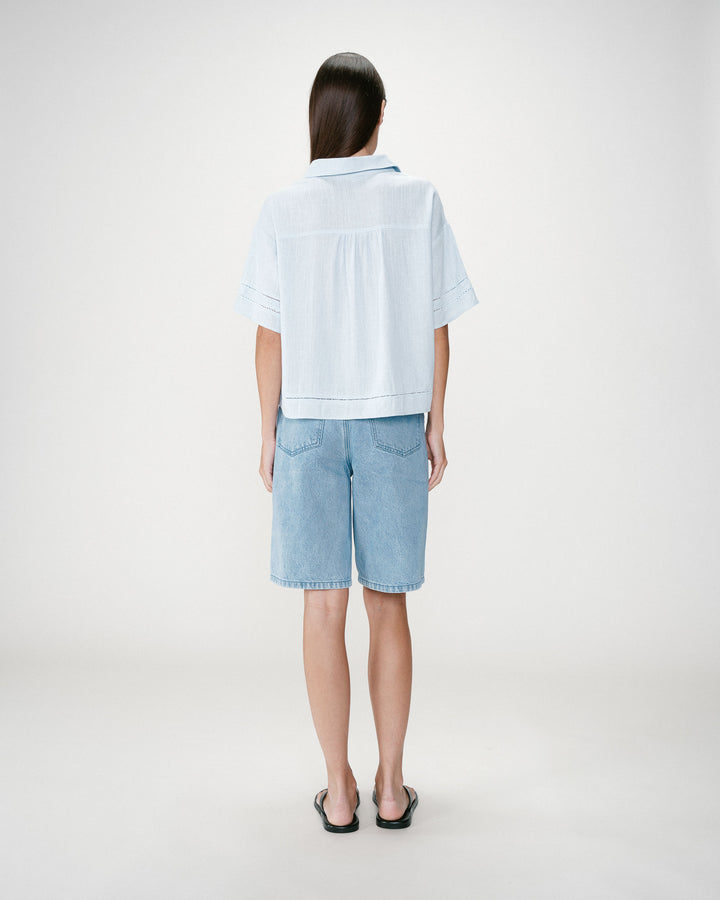 Loose short sleeve shirt with lace details ciel Winka