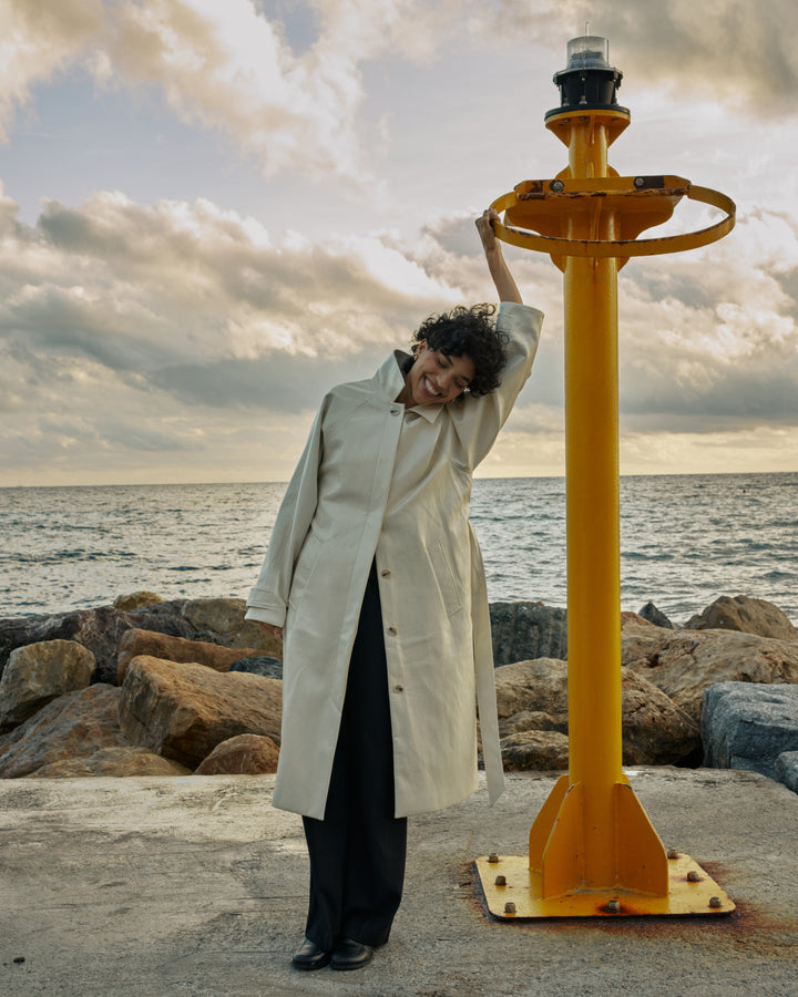 Long belted vinyl trench coat vanille Velours
